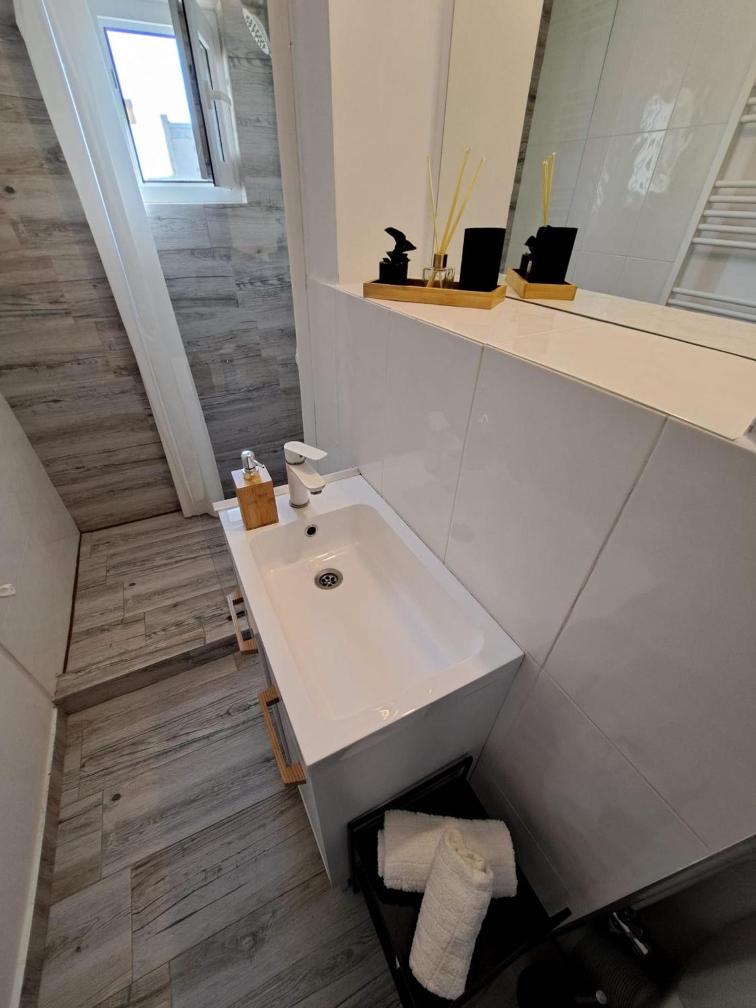 Station'S Loft Apartment ยาช ภายนอก รูปภาพ