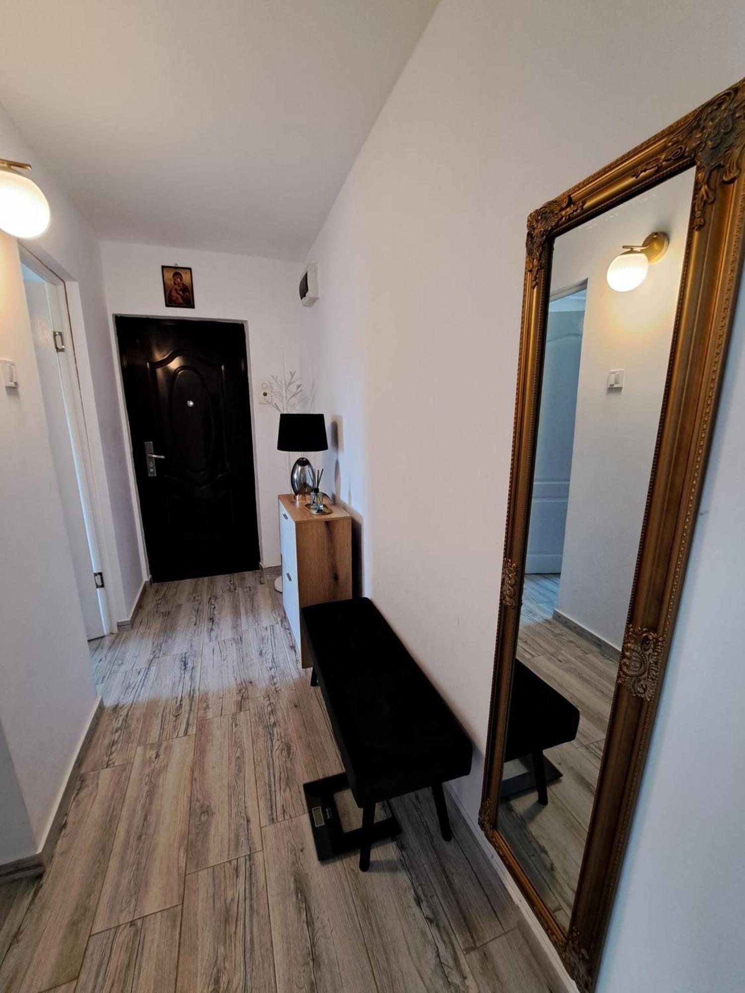Station'S Loft Apartment ยาช ภายนอก รูปภาพ