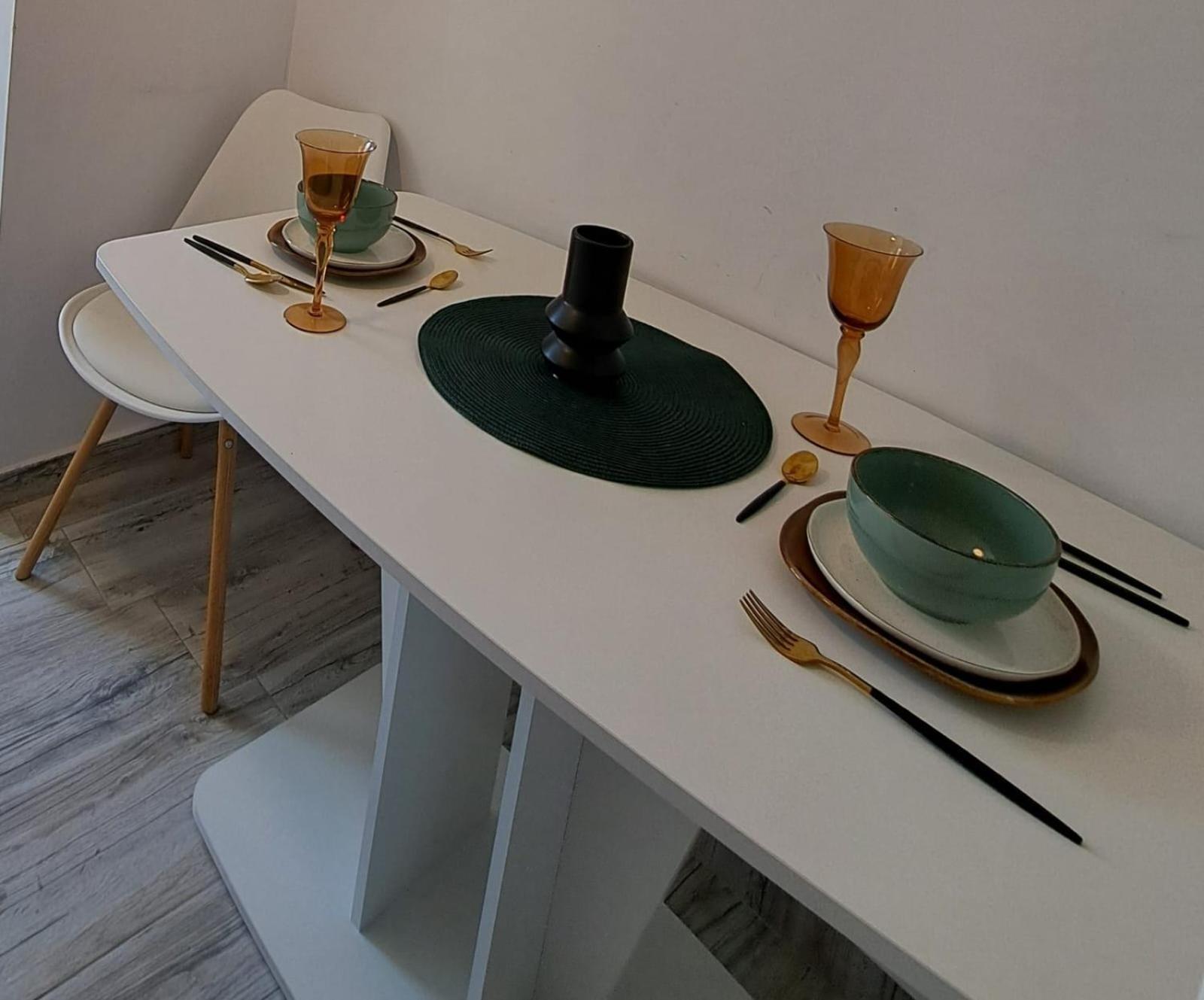 Station'S Loft Apartment ยาช ภายนอก รูปภาพ
