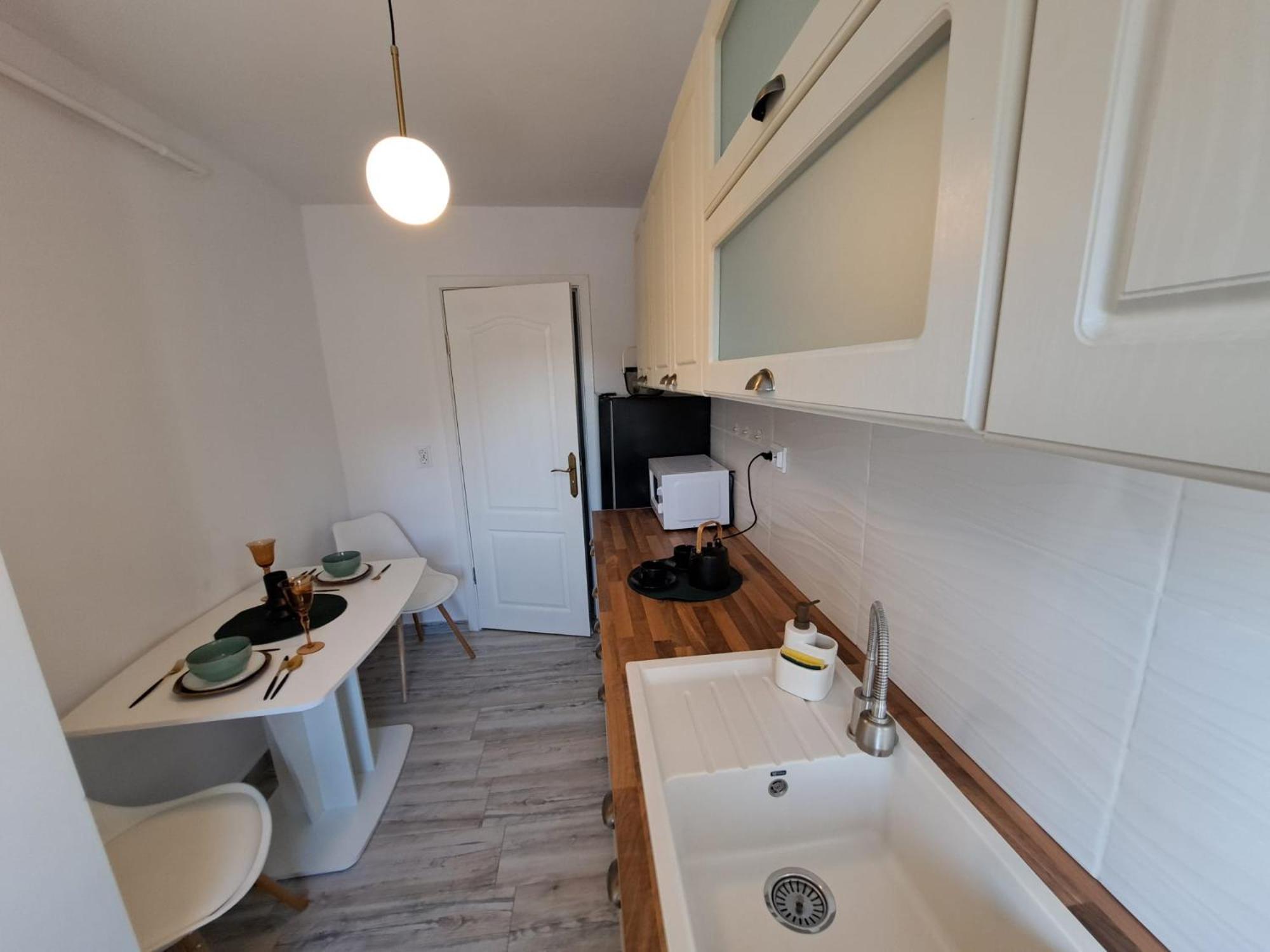 Station'S Loft Apartment ยาช ภายนอก รูปภาพ