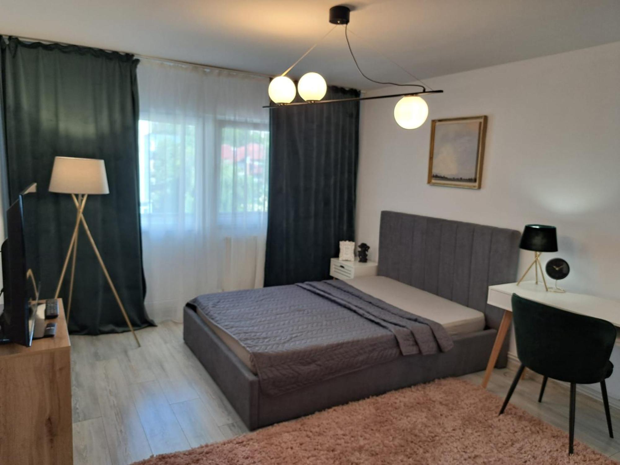 Station'S Loft Apartment ยาช ภายนอก รูปภาพ